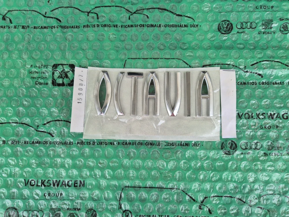 Nápis "OCTAVIA" Škoda Octavia II (1Z) 1Z0853687 739,   Nový originální díl, odeslání 4-8dní